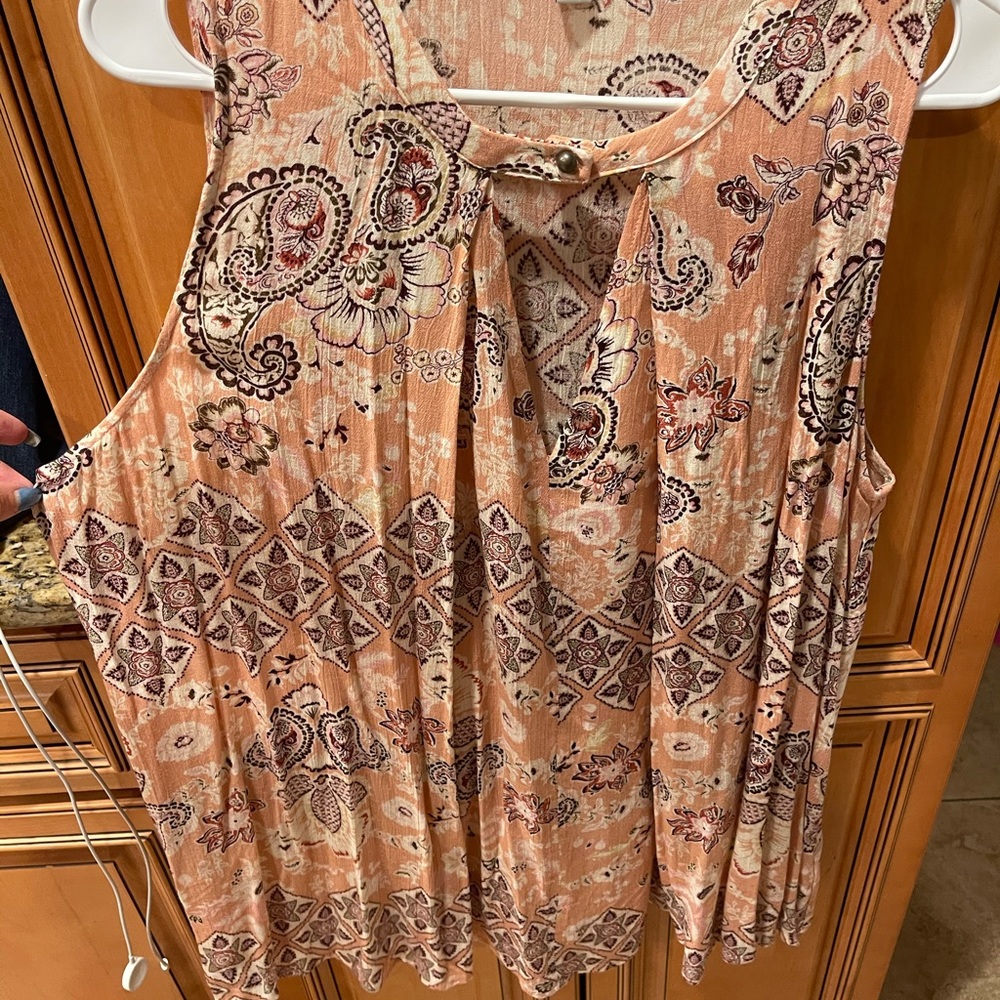 Cute paisley flowy top